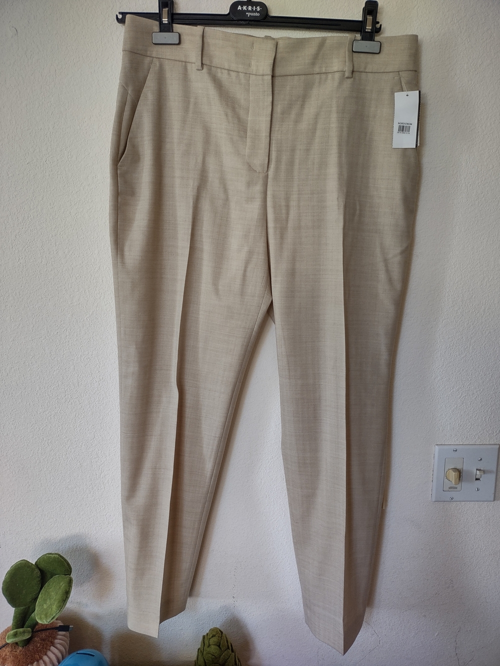 Eleventy Men's Beige Dress Pants - Tailored Flat Front